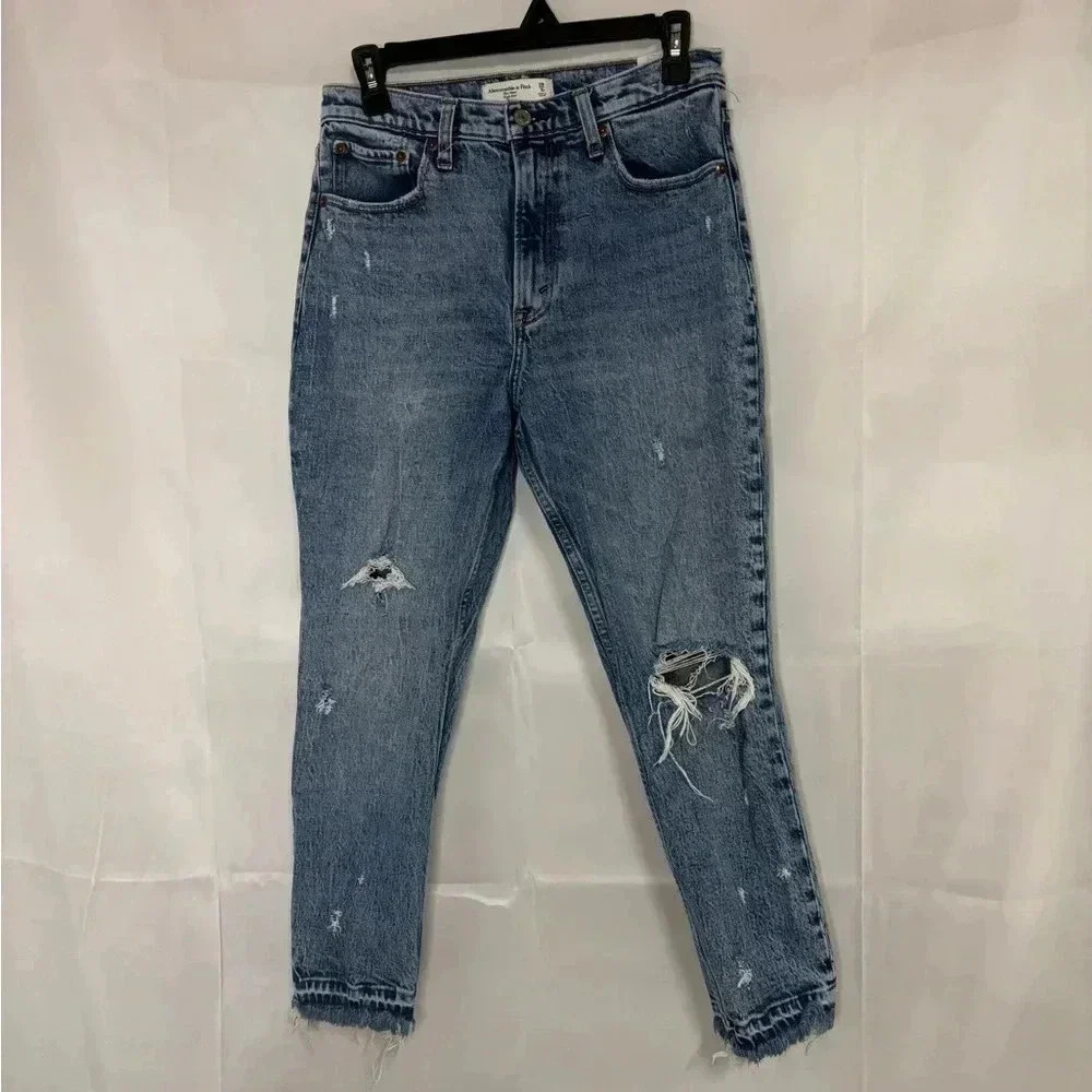 Womens size 28/6 Abercrombie and fitch mom jeans, #B695